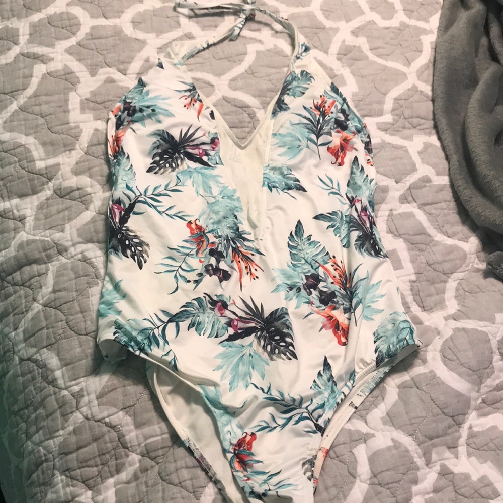 ROXY ONE PIECE
